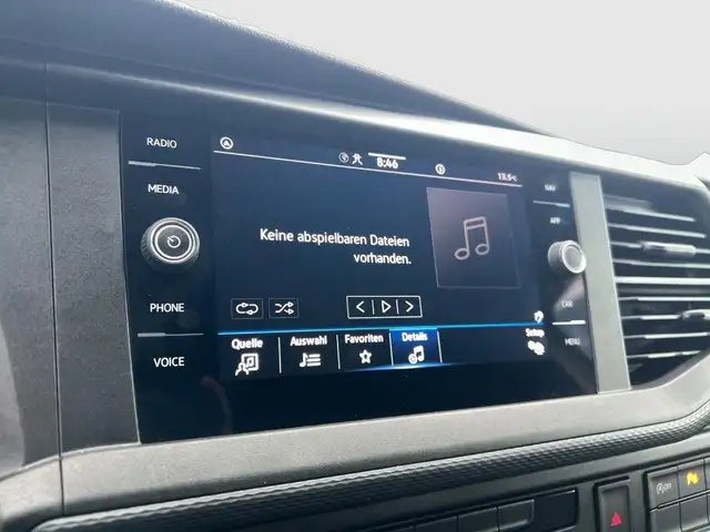 Volkswagen Transporter view 16