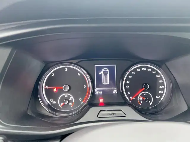 Volkswagen Transporter view 10