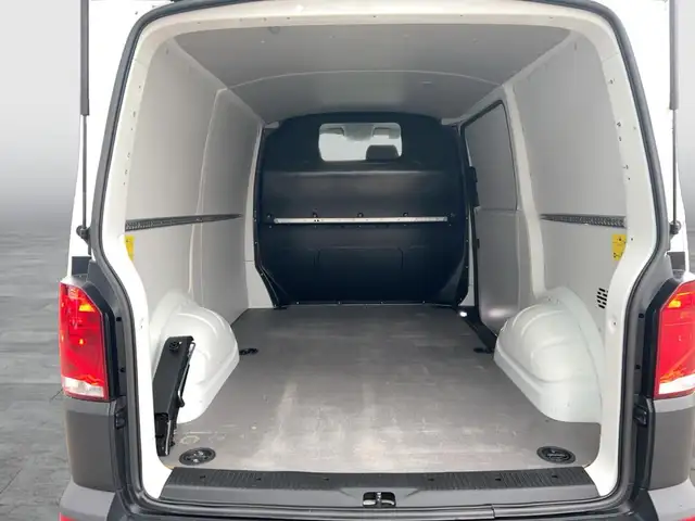 Volkswagen Transporter view 11