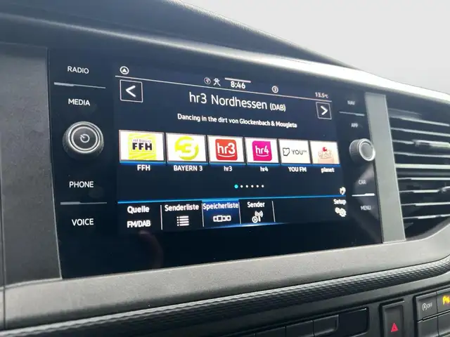 Volkswagen Transporter view 18