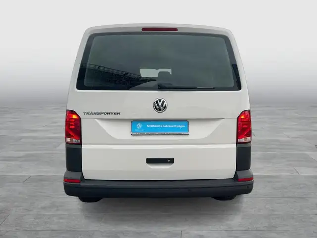 Volkswagen Transporter view 4