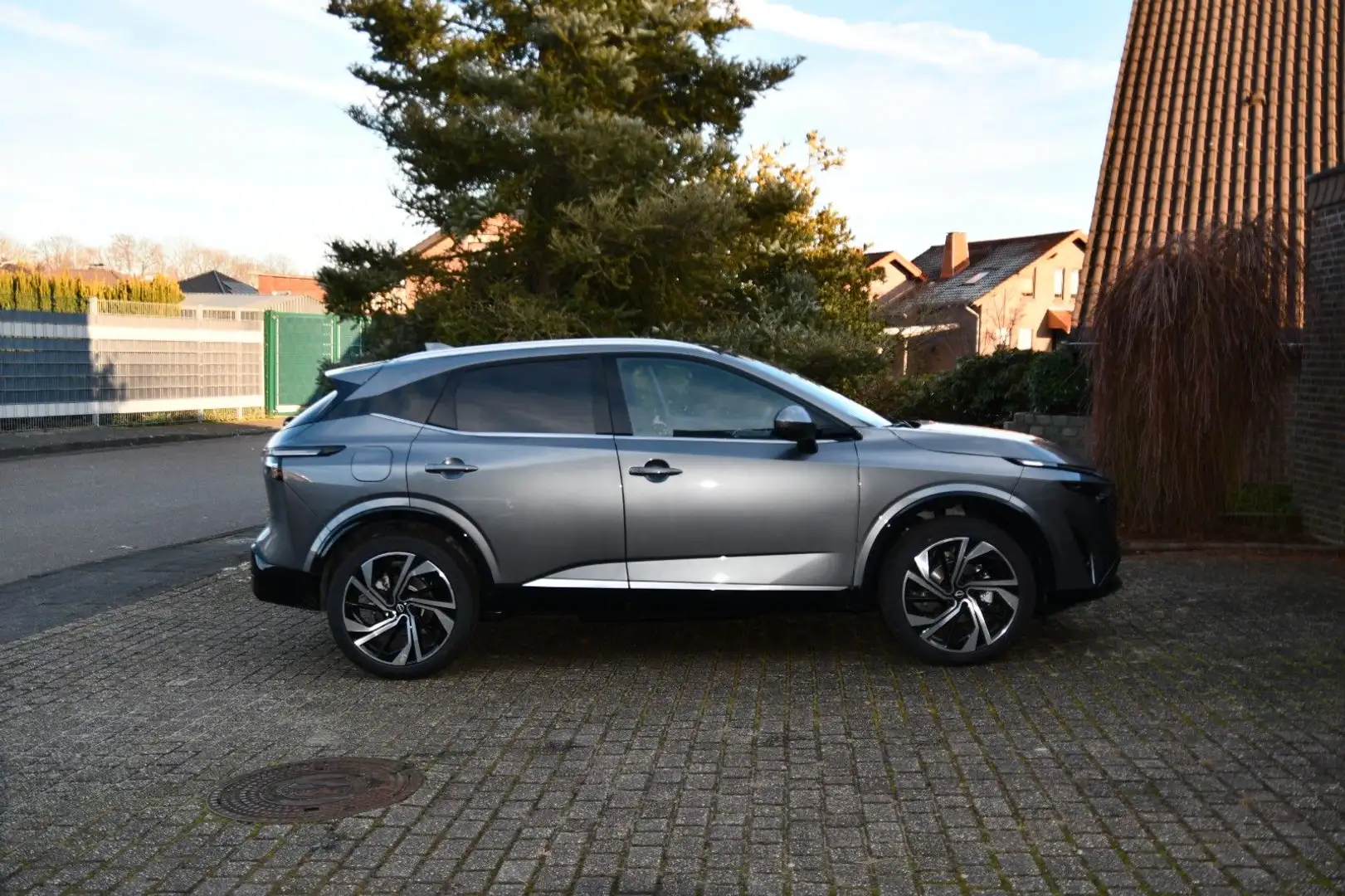 Nissan Qashqai 1.3 Tekna+ MHEV  Xtronic  20"  Voll Grau - 2