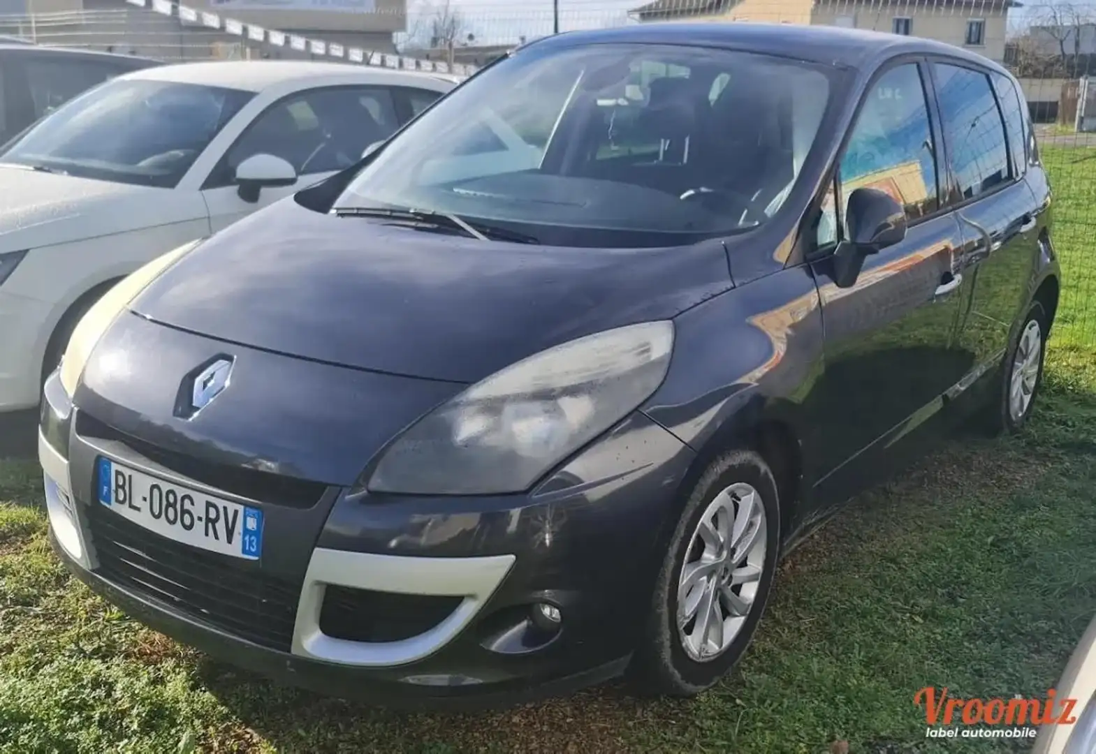 Renault Scenic 1.9 DCI 130ch (7 cv) 8V Turbo FAP - BVM6 - 5 Portes - Gris foncé - EXPRESSION - 2011 Gri - 1