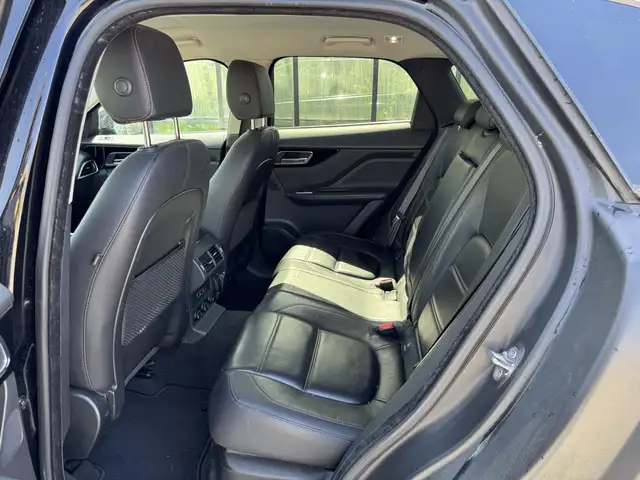 Jaguar F-Pace view 9