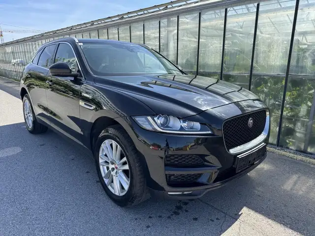 Jaguar F-Pace view 4