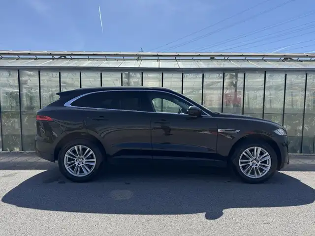 Jaguar F-Pace view 5