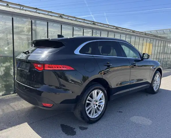 Jaguar F-Pace view 6