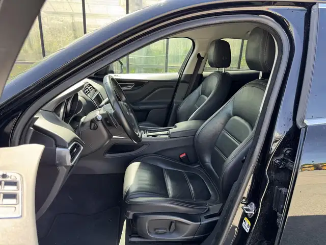Jaguar F-Pace view 8
