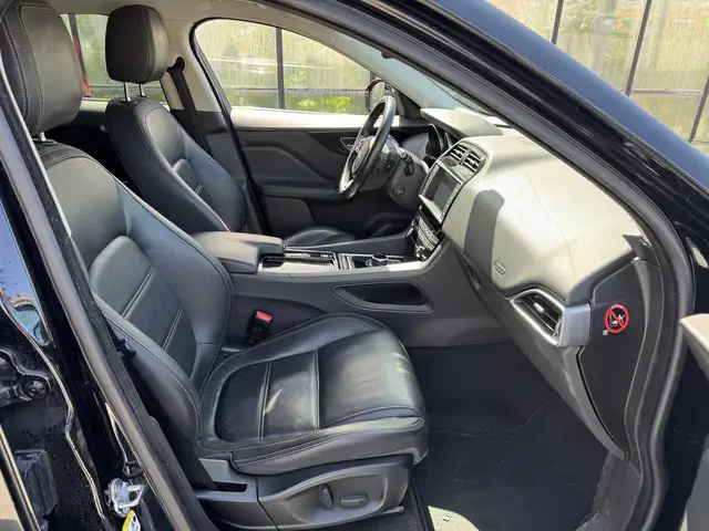 Jaguar F-Pace view 19