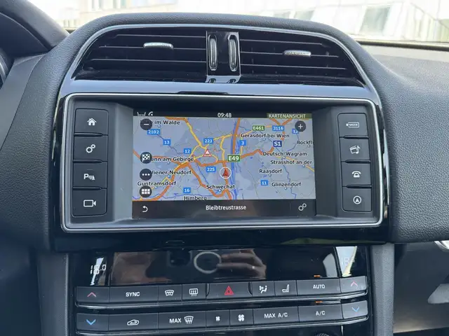 Jaguar F-Pace view 10