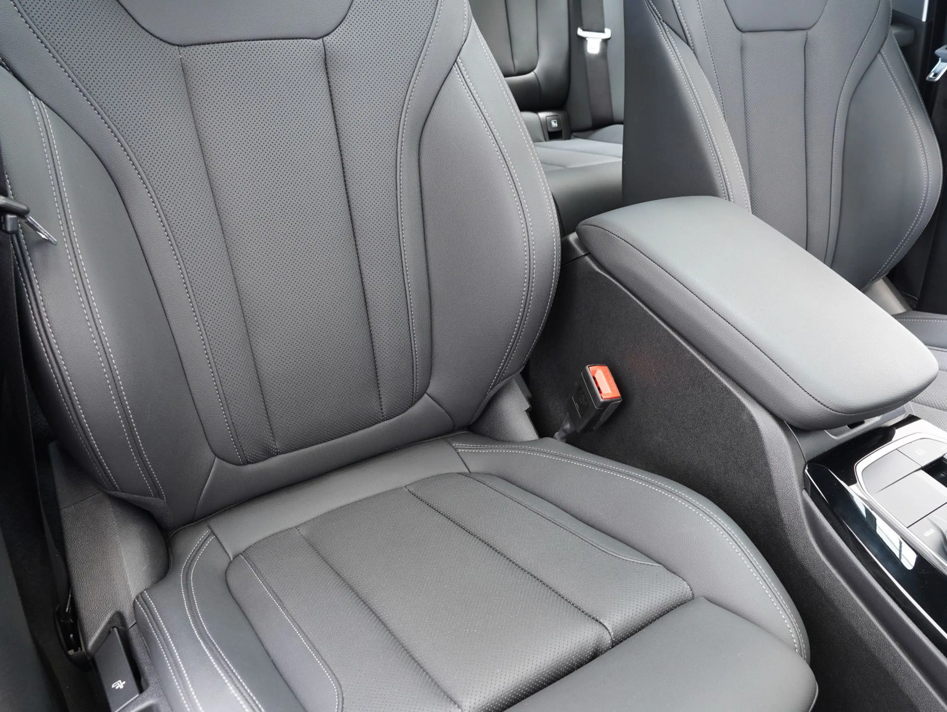 BMW X3 xDrive 20 i M Sport SHADOW/PANORAMA/AHK — photo 13