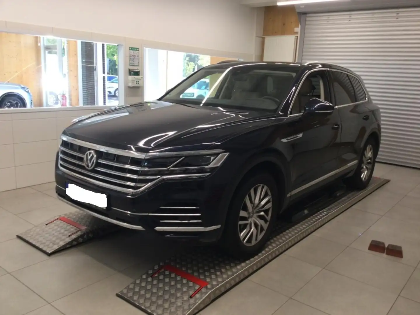 Volkswagen Touareg Atmosphere 4M AHK PANNO MATRIX LUFT DYNAUDIO HUD L Niebieski - 1