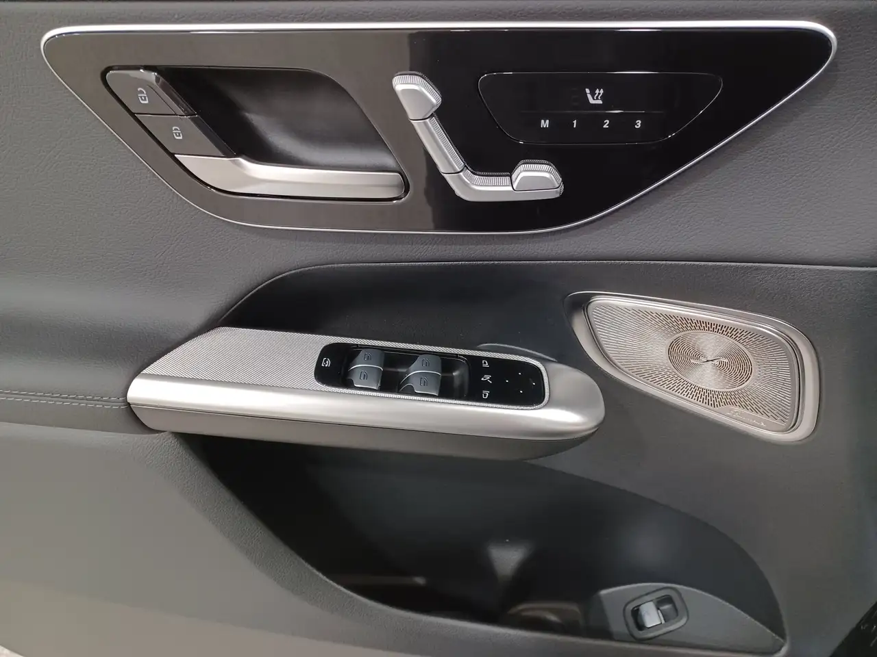 Mercedes-Benz GLC снимка Mercedes-Benz GLC