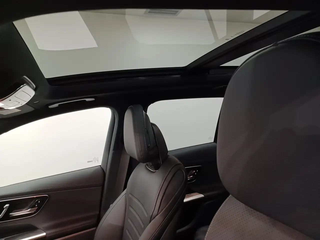 Mercedes-Benz GLC снимка Mercedes-Benz GLC