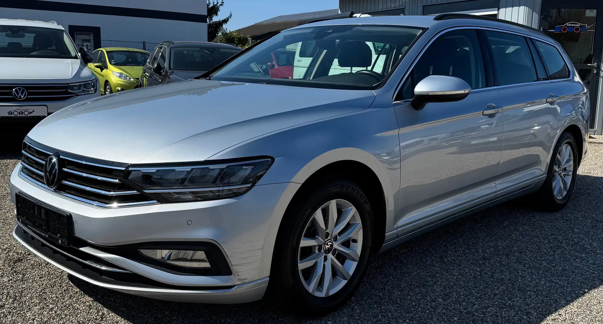 Volkswagen Passat Variant 2.0 TDI Business LED AHK Massage Plateado - 1