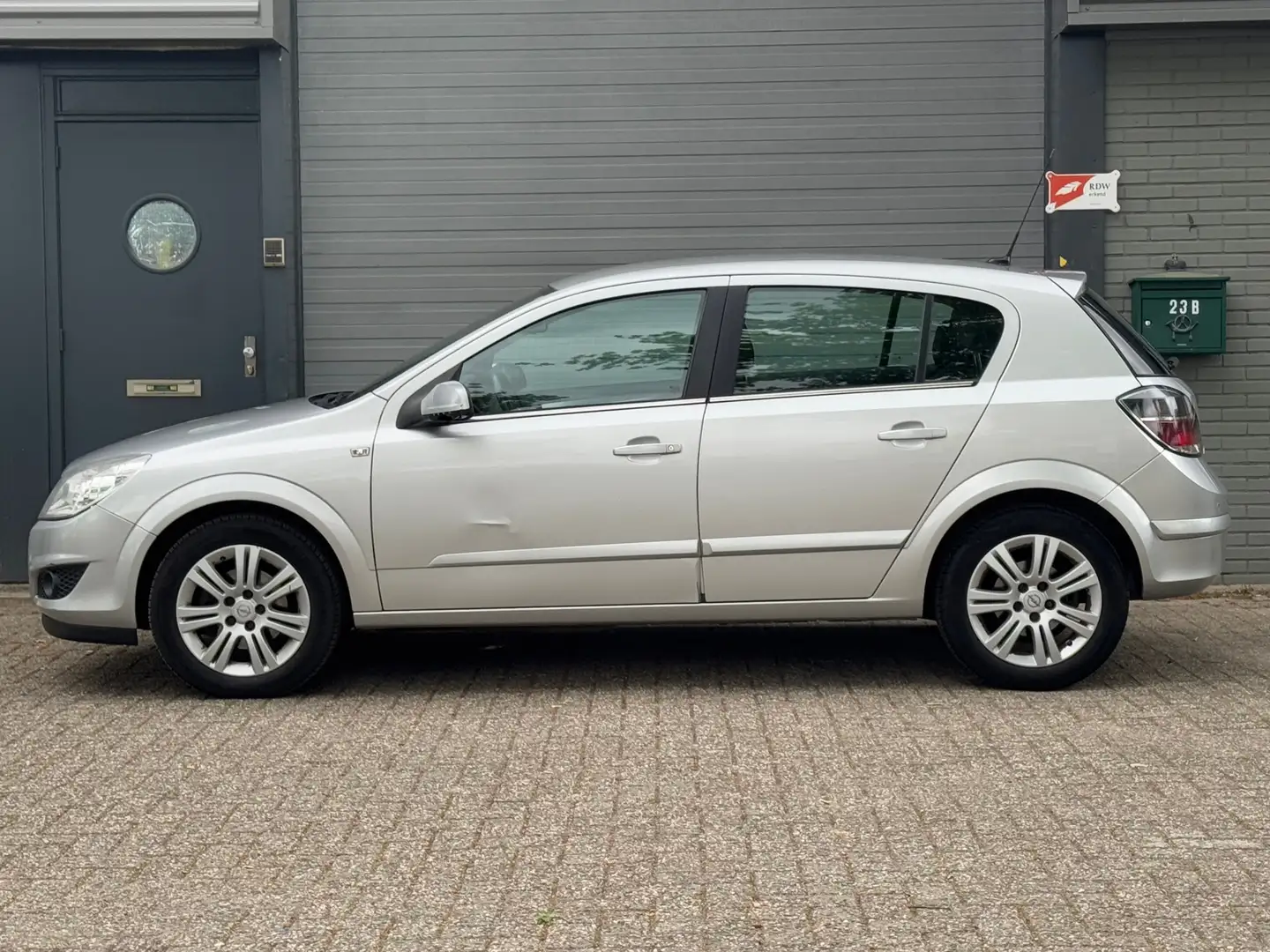 Opel Astra 1.7 CDTi Cosmo Zilver - 2