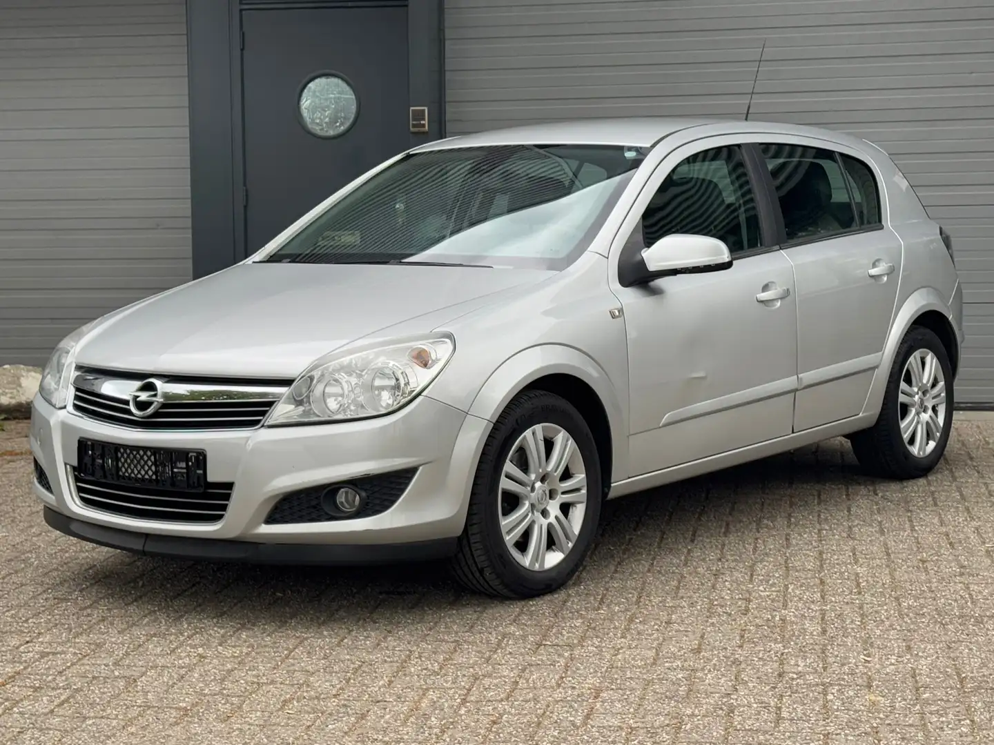 Opel Astra 1.7 CDTi Cosmo Zilver - 1