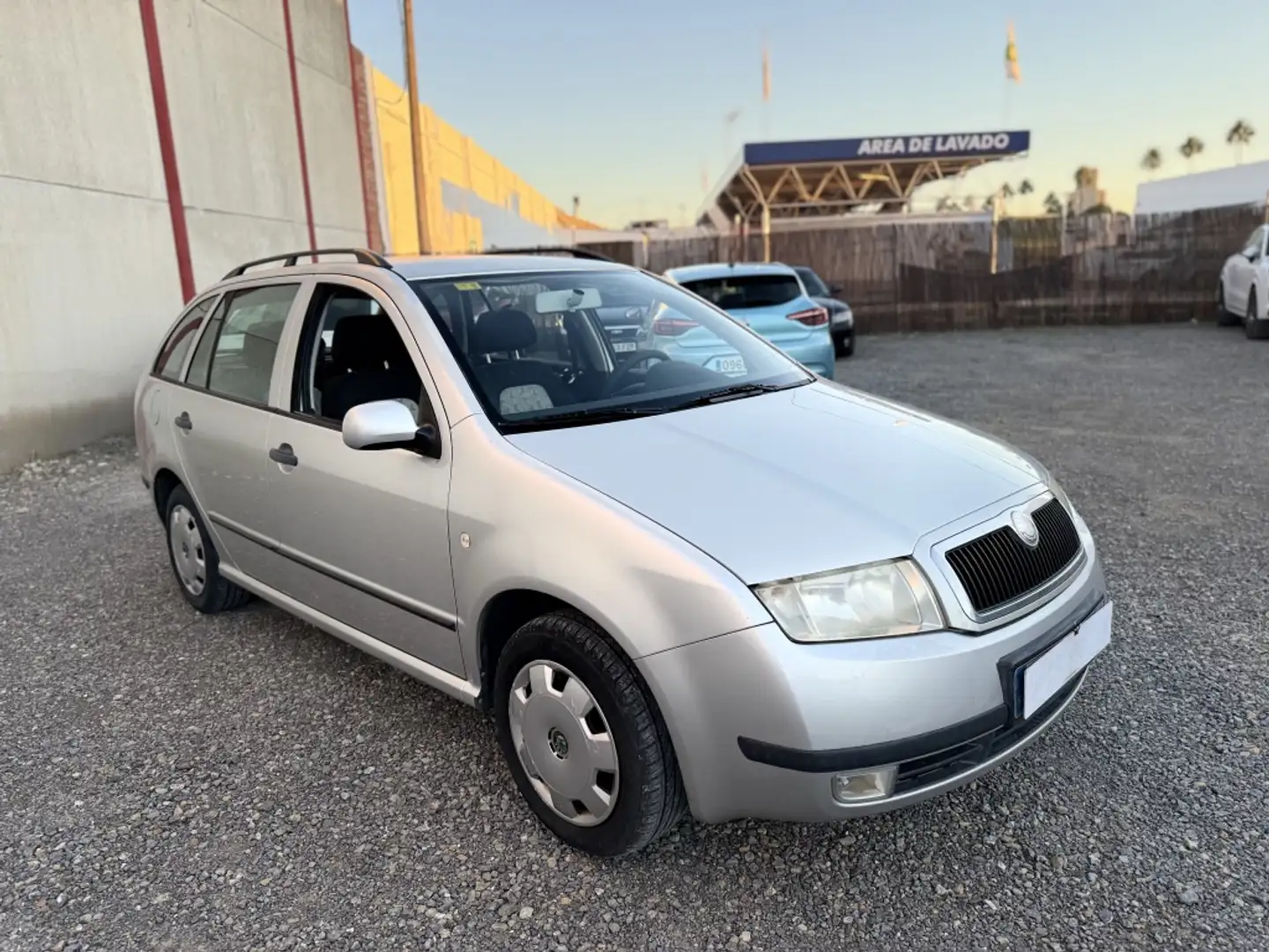 Skoda Fabia Familiar Manual de 5 Puertas Gris - 2
