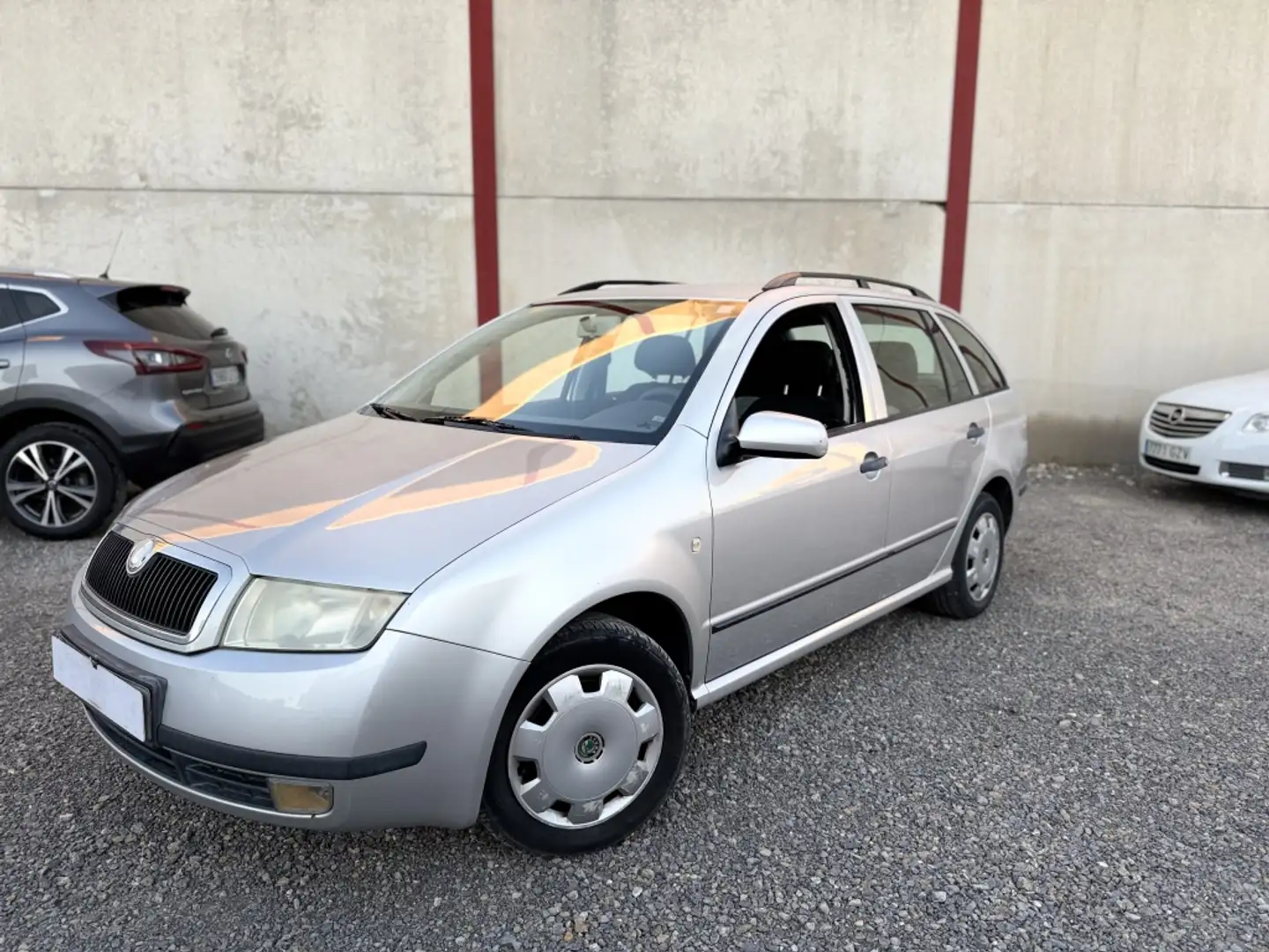 Skoda Fabia Familiar Manual de 5 Puertas Gris - 1