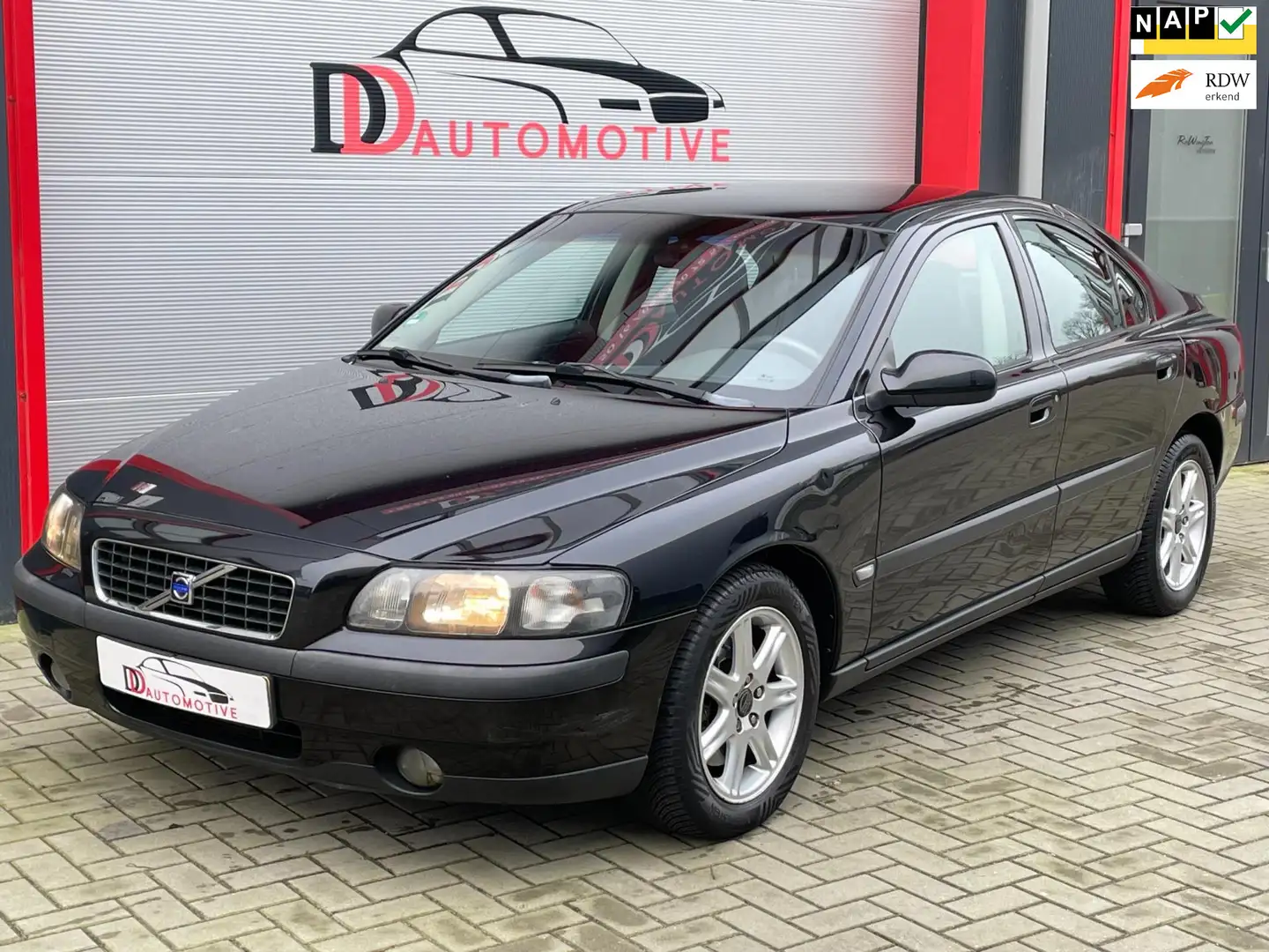 Volvo S60 2.4 T AUTO/200PK/CRUISE/AIRCO/APK/NAP/ORGNL Negru - 1