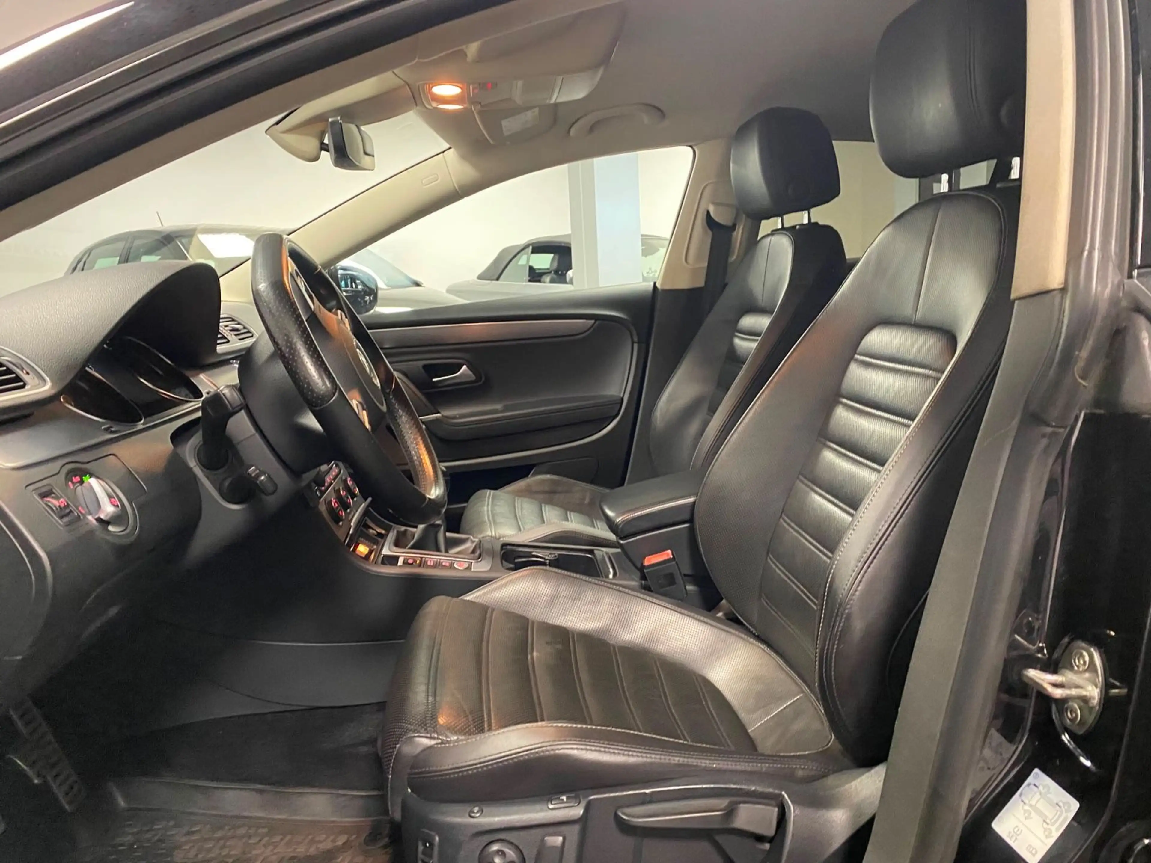 Volkswagen CC Passat CC R-Line SPORT*LED*Leder*NAVi+Kamera — photo 11