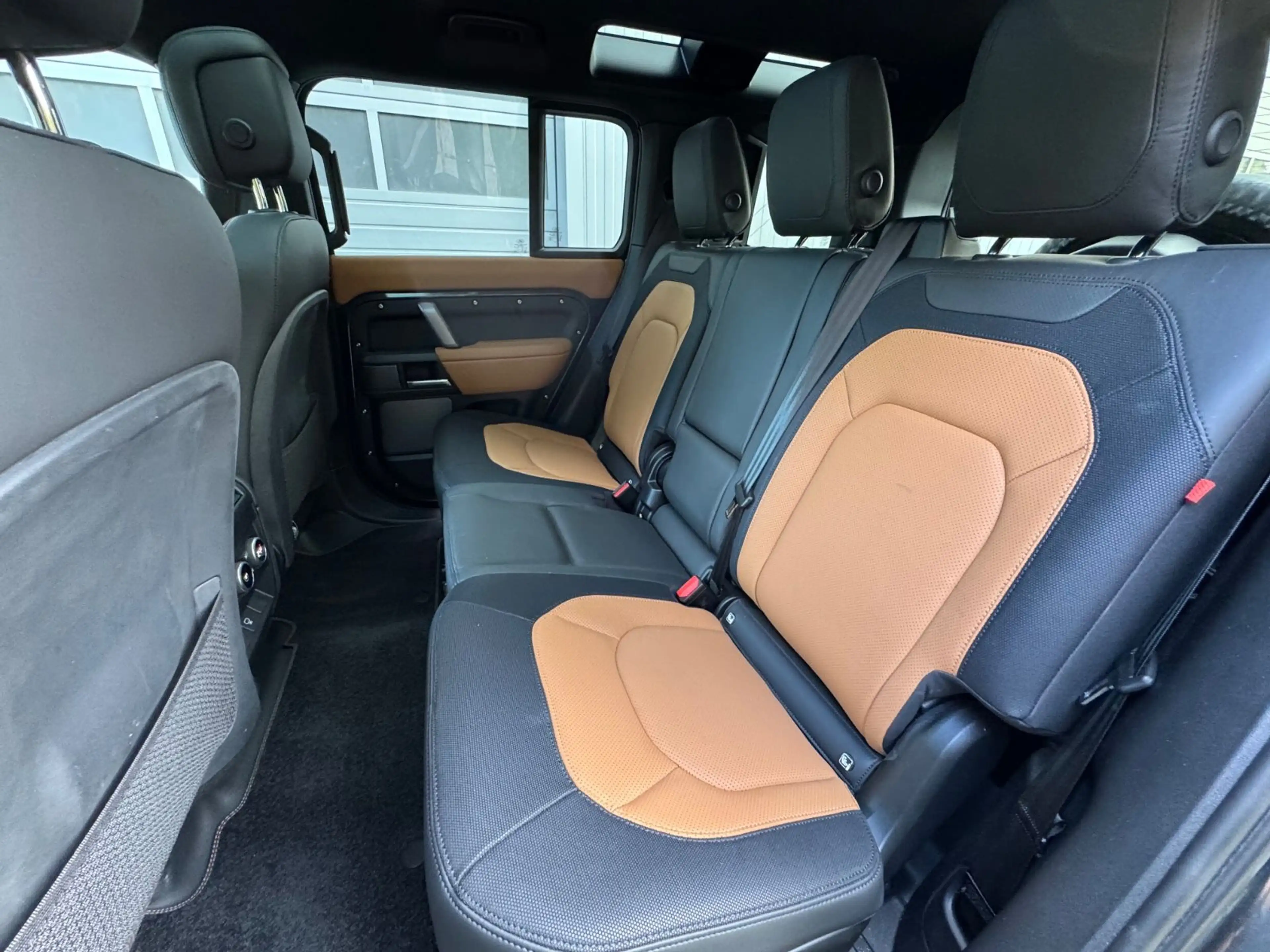 Land Rover Defender 110 X-Dynamic HSE 7 Sitze Pano AHK — photo 11
