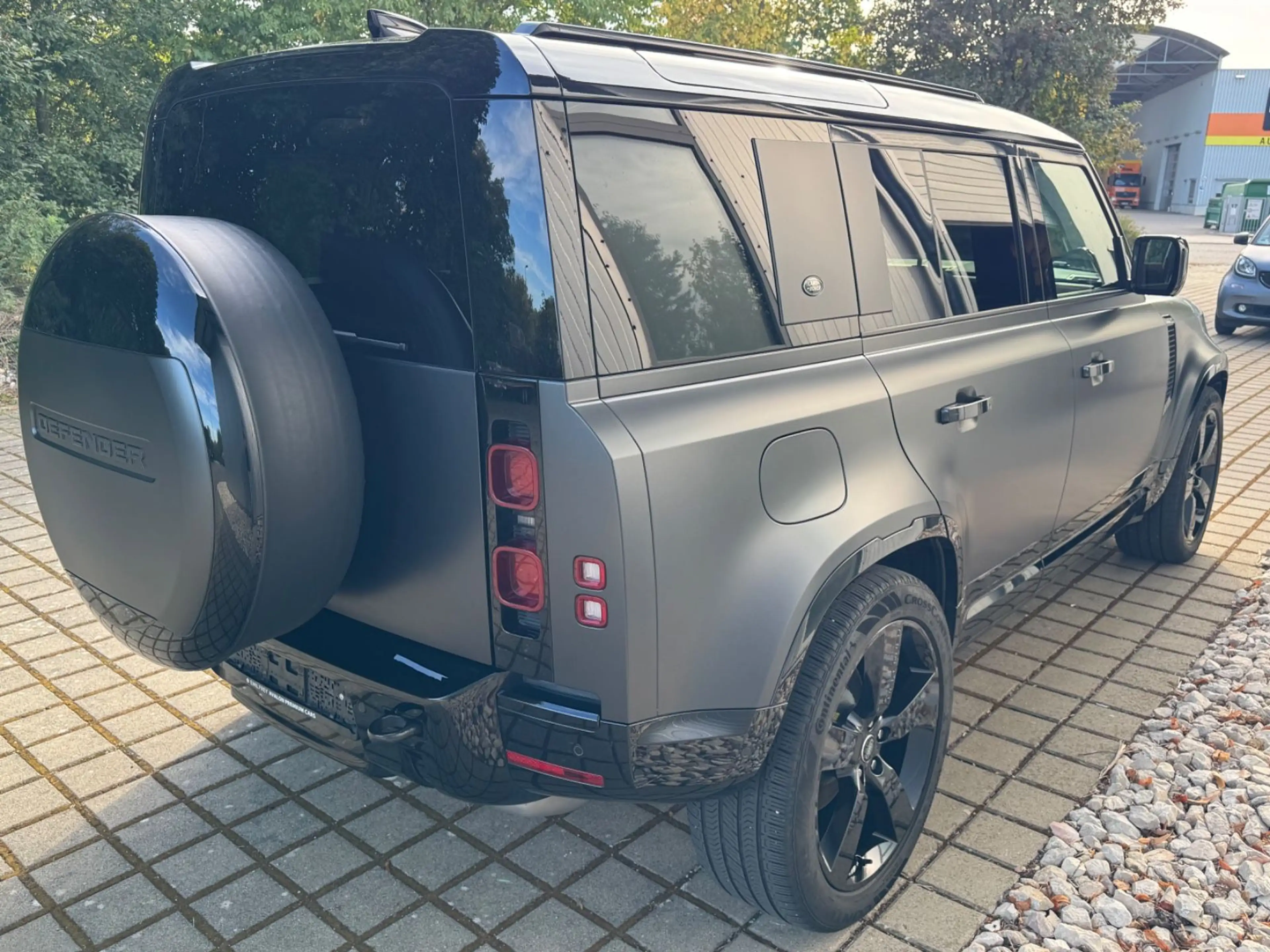 Land Rover Defender 110 X-Dynamic HSE 7 Sitze Pano AHK — photo 5