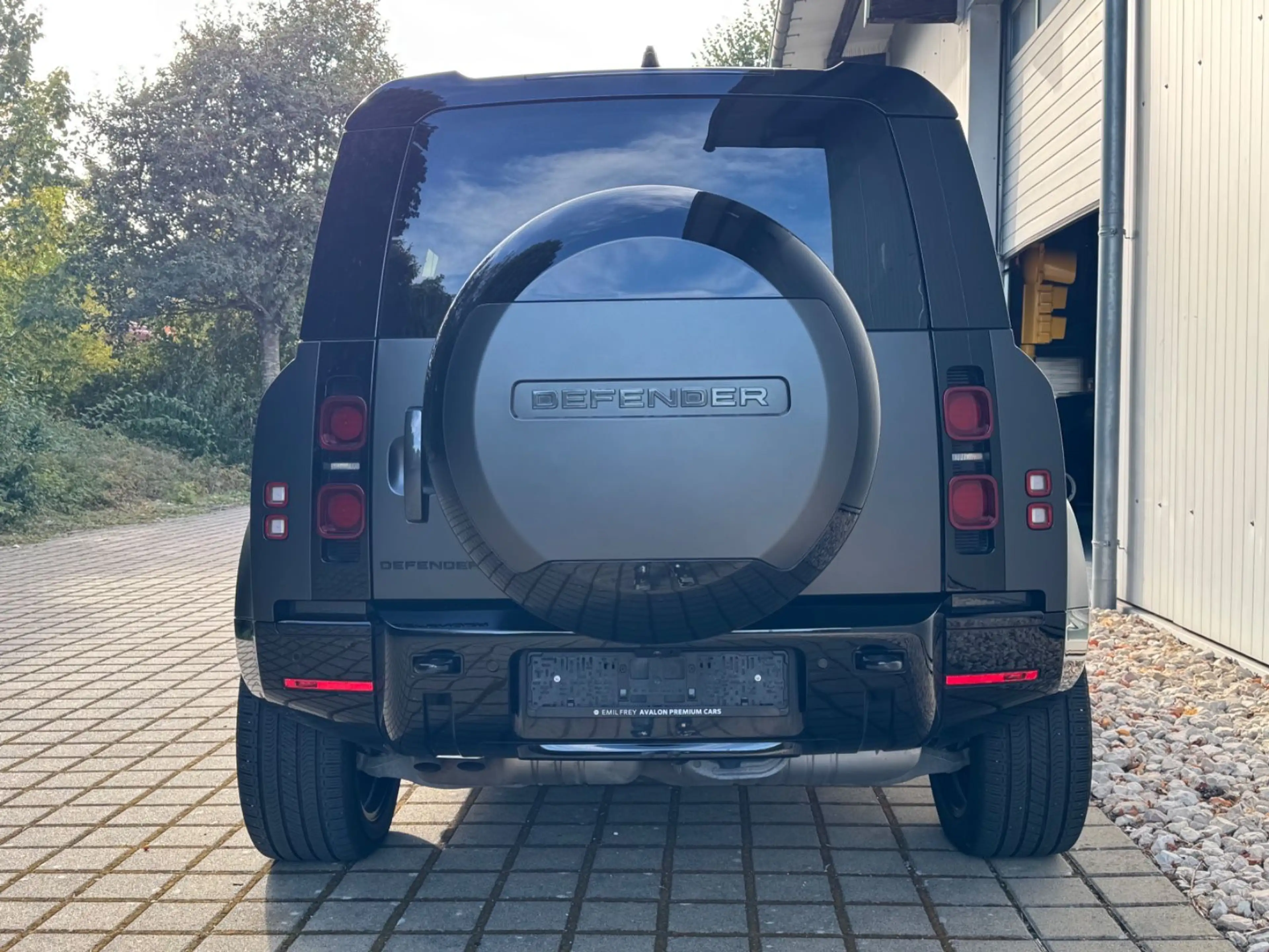 Land Rover Defender 110 X-Dynamic HSE 7 Sitze Pano AHK — photo 4