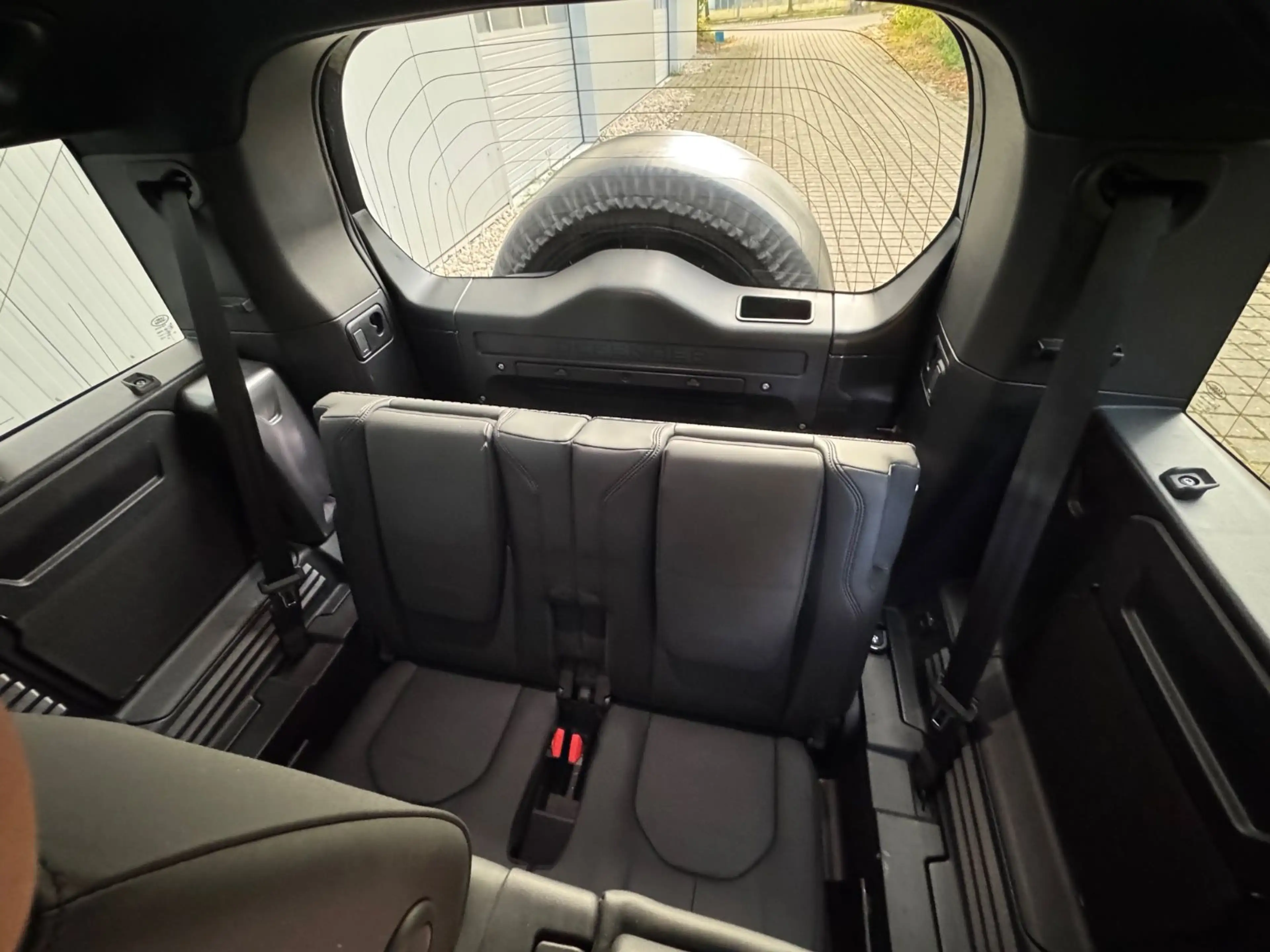Land Rover Defender 110 X-Dynamic HSE 7 Sitze Pano AHK — photo 14