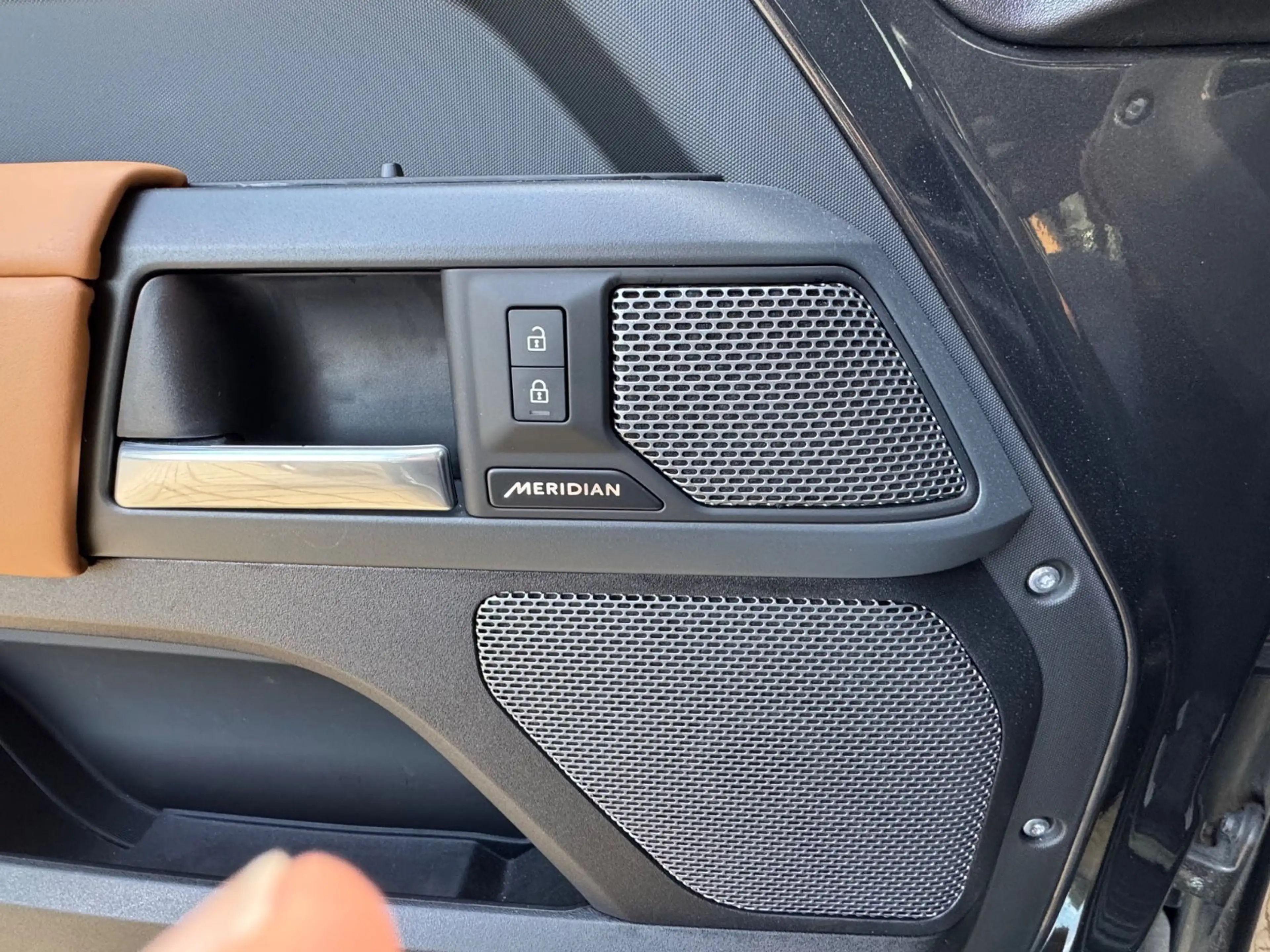 Land Rover Defender 110 X-Dynamic HSE 7 Sitze Pano AHK — photo 6