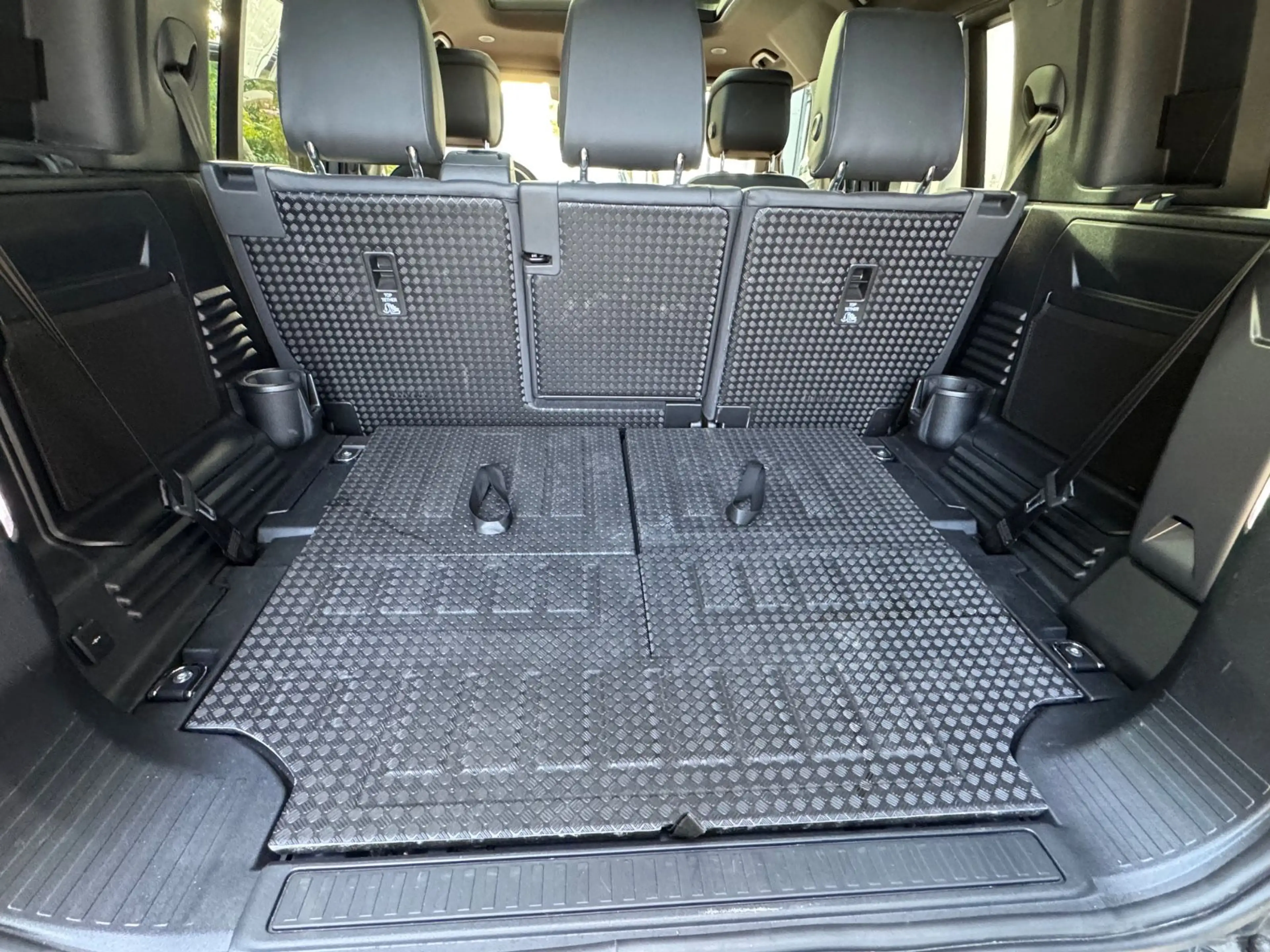 Land Rover Defender 110 X-Dynamic HSE 7 Sitze Pano AHK — photo 9