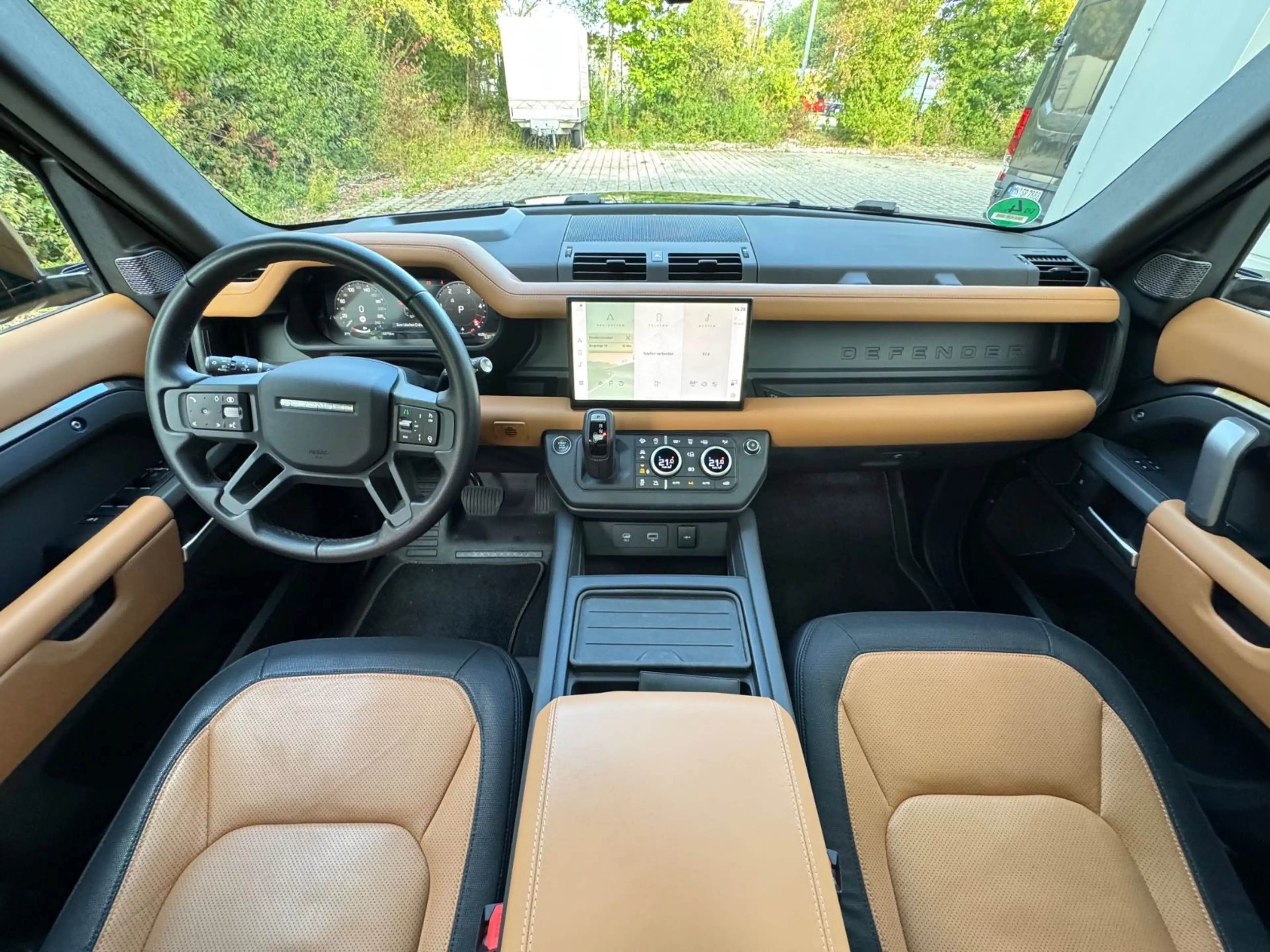 Land Rover Defender 110 X-Dynamic HSE 7 Sitze Pano AHK — photo 13