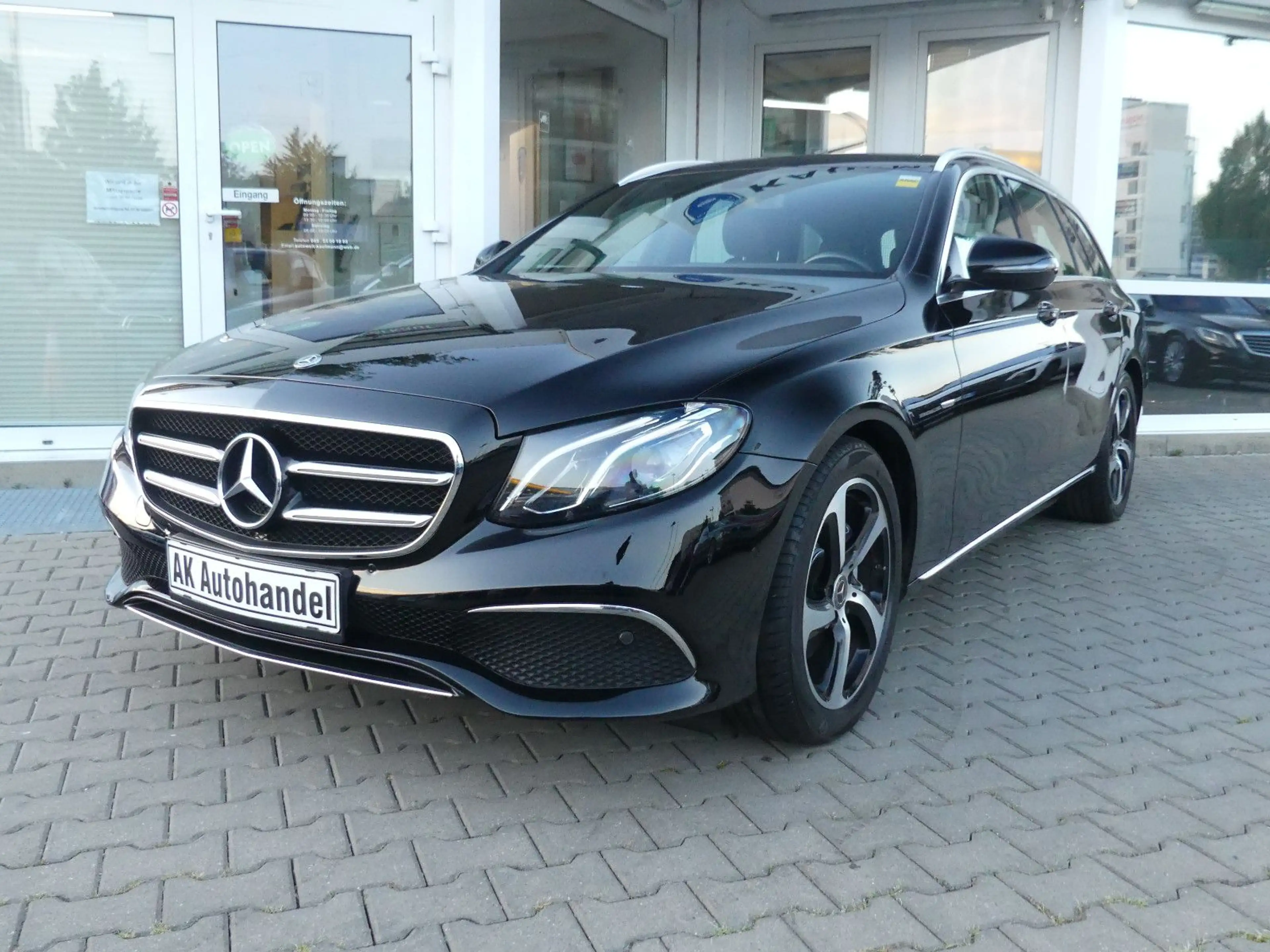Mercedes-Benz E 220 D Avantgarde Sport Style LED Kam. Navi.