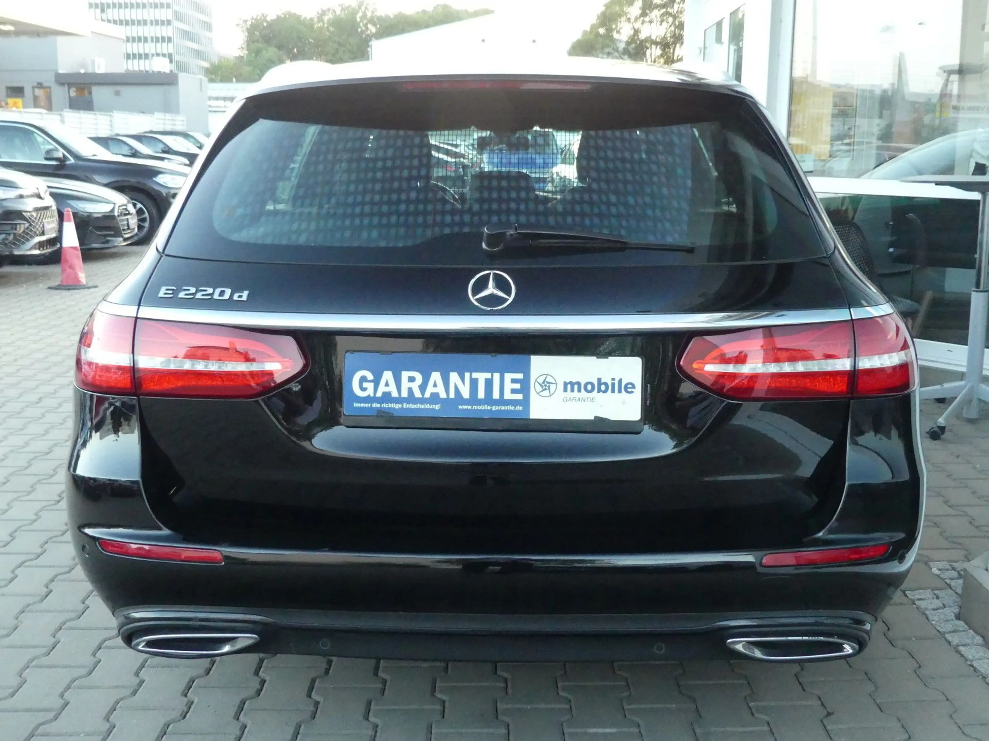 Mercedes-Benz E 220 D Avantgarde Sport Style LED Kam. Navi. — photo 6