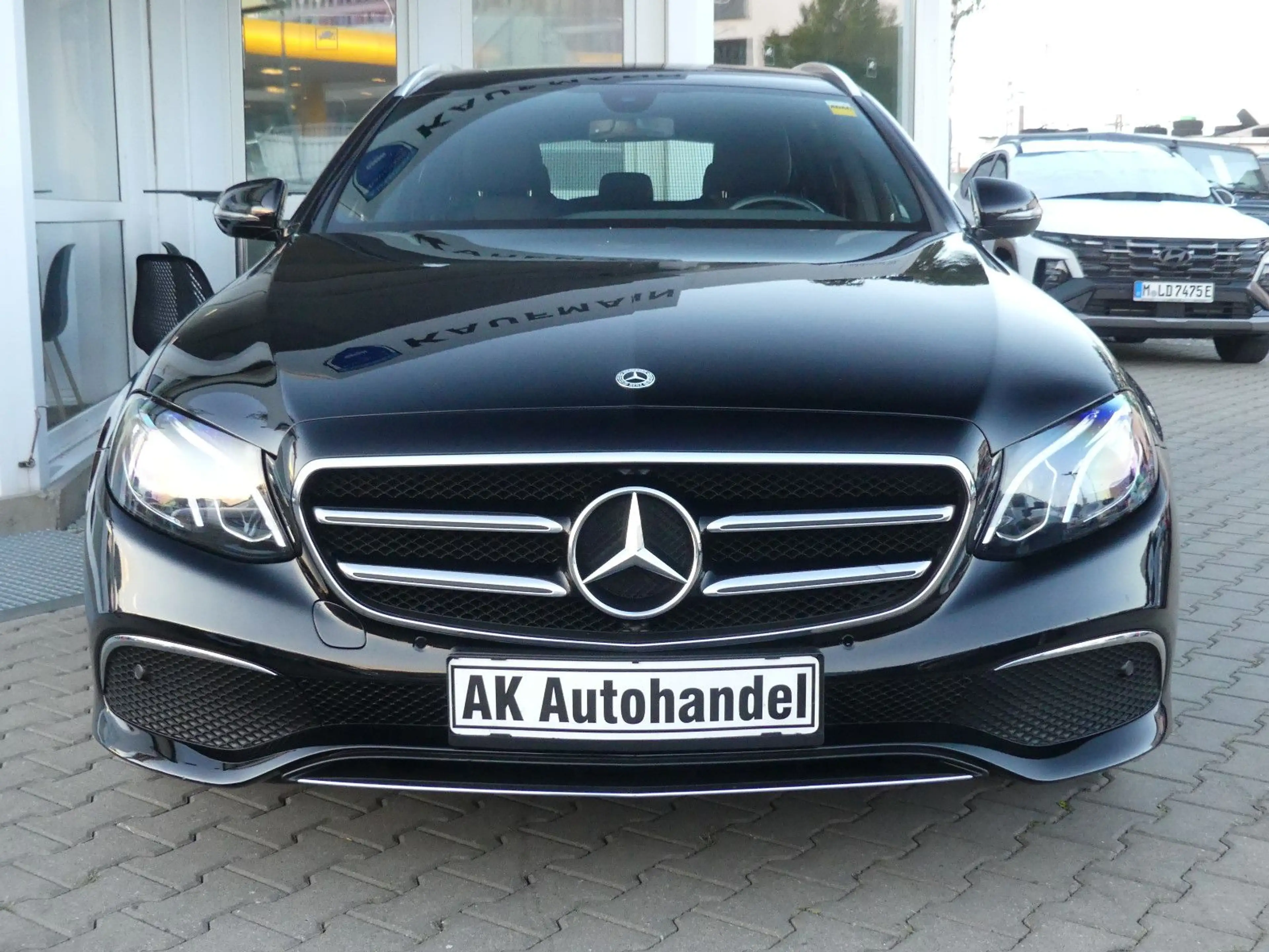Mercedes-Benz E 220 D Avantgarde Sport Style LED Kam. Navi. — photo 2