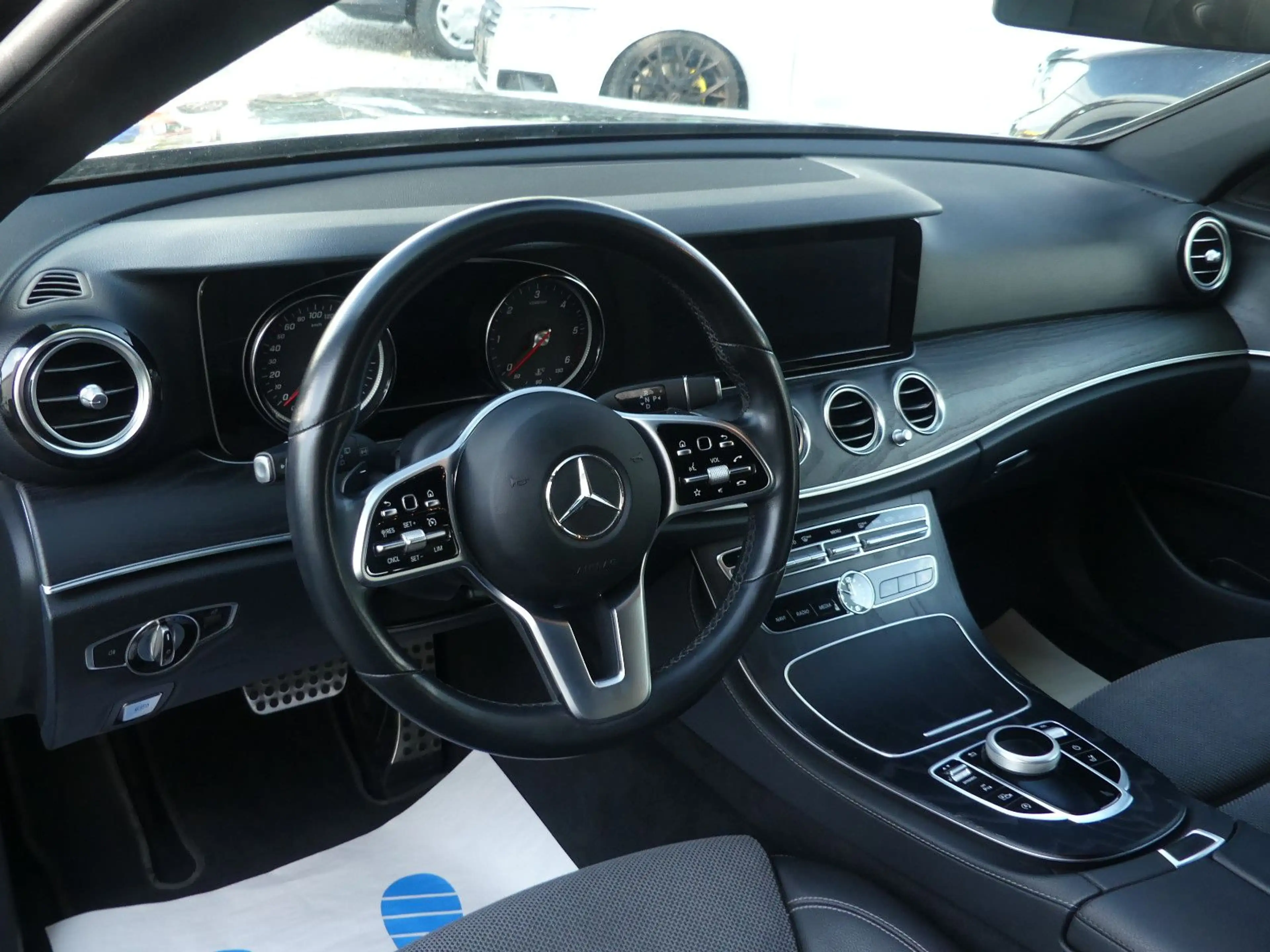 Mercedes-Benz E 220 D Avantgarde Sport Style LED Kam. Navi. — photo 11