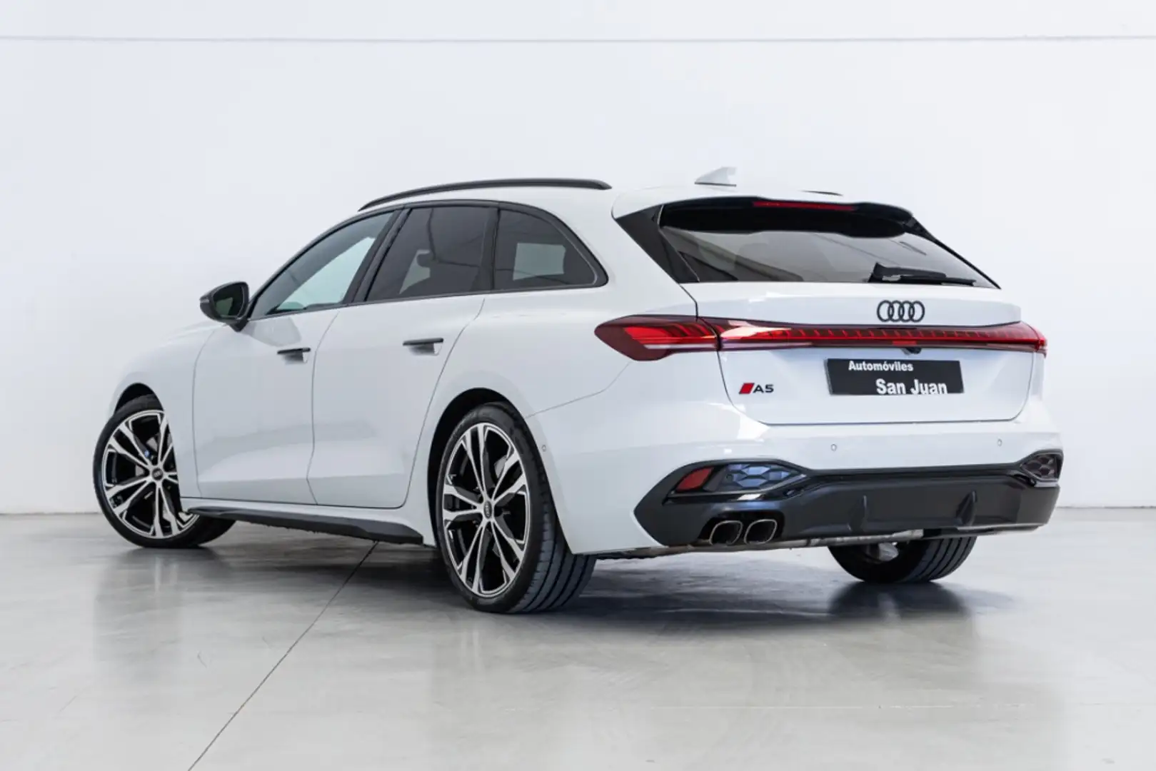 Audi A5 Avant 2.0TDI Black line 204 S tronic Blanc - 2