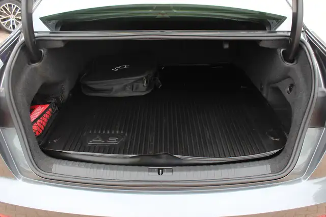 Audi A6 view 17