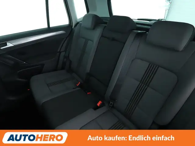 Volkswagen Golf Sportsvan view 14