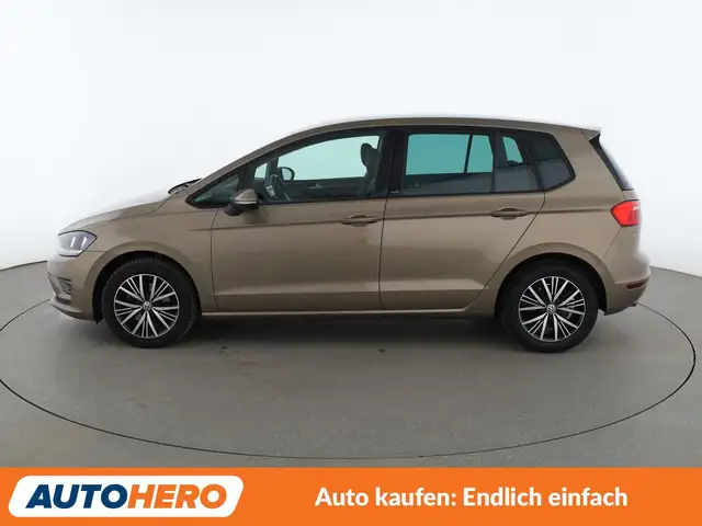 Volkswagen Golf Sportsvan view 3
