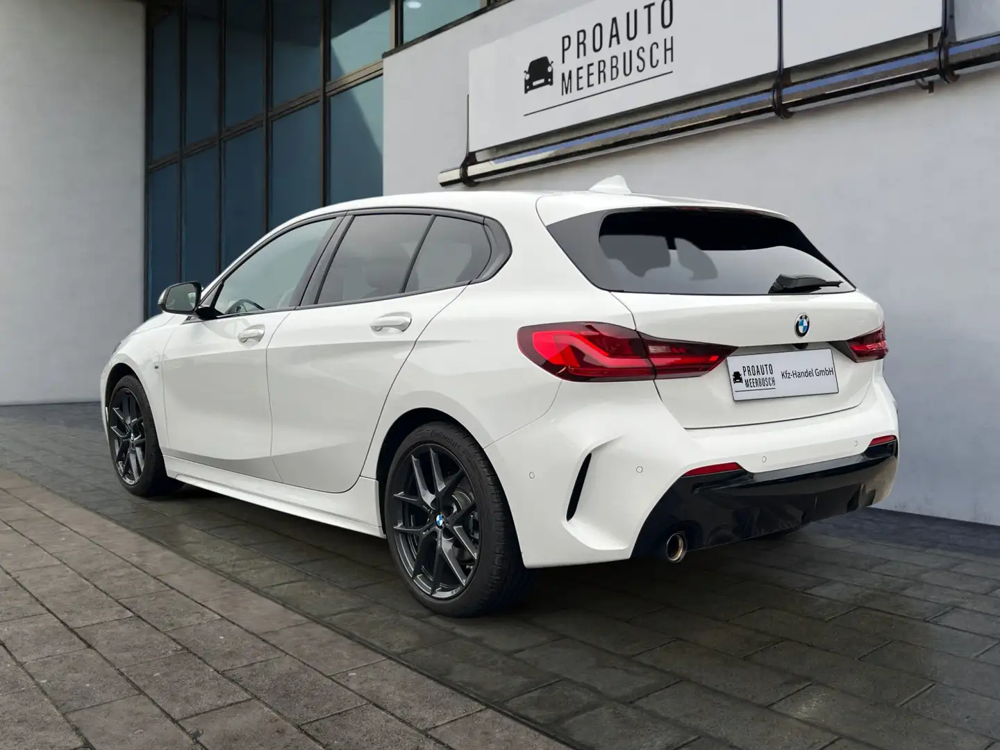 BMW 118 i M Sport HUD/PANO/PARKASSIST/H&K/CARPLAY/LED Weiß - 2