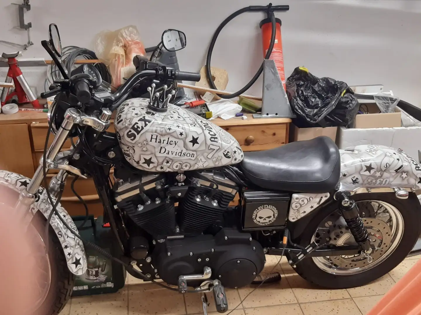 Harley-Davidson Sportster 1200 Sondermodell XL 883R Bílá - 1