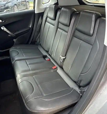 Peugeot 2008 view 9