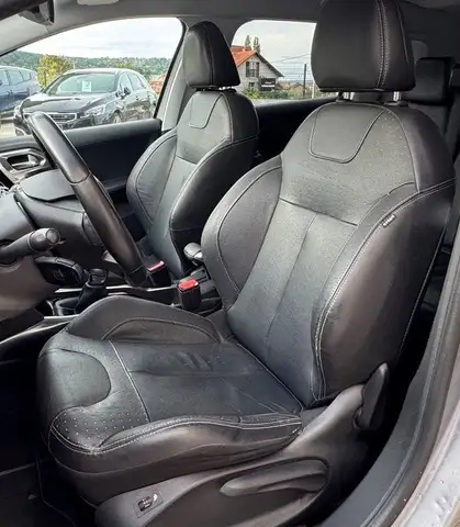 Peugeot 2008 view 8