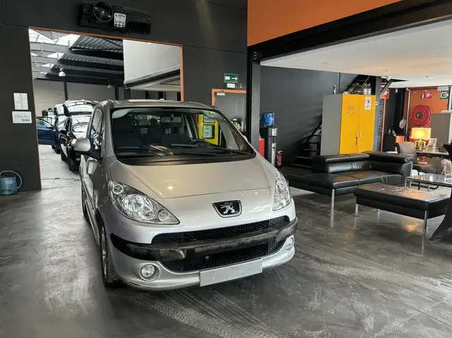 Peugeot 1007 1.6i AUTOMATIQUE - 72.967 KM - DOUBLE PORTES ELEC