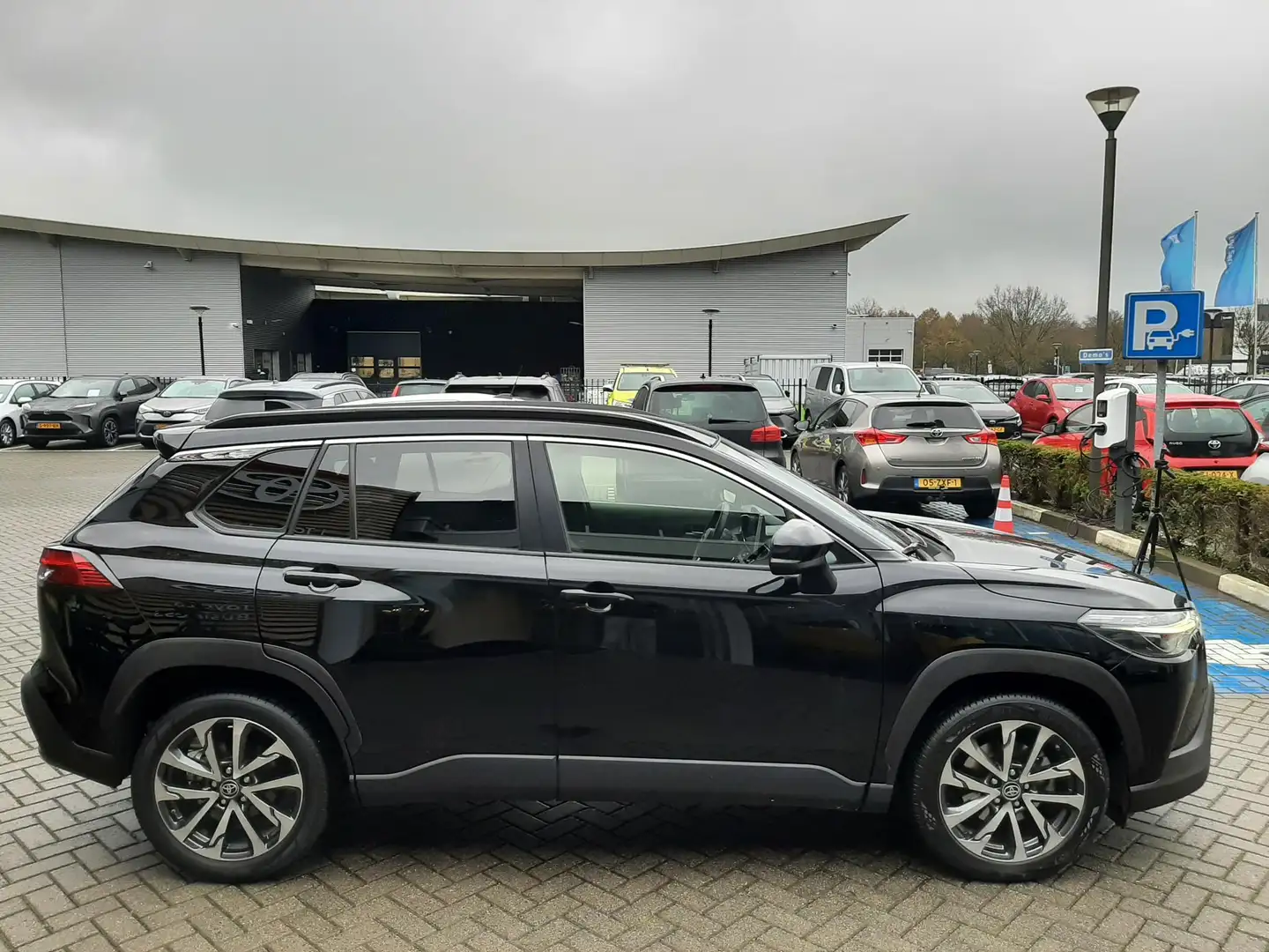 Toyota Corolla Cross 2.0 High Power Hybrid First Edition STOELVERW APPL Noir - 2