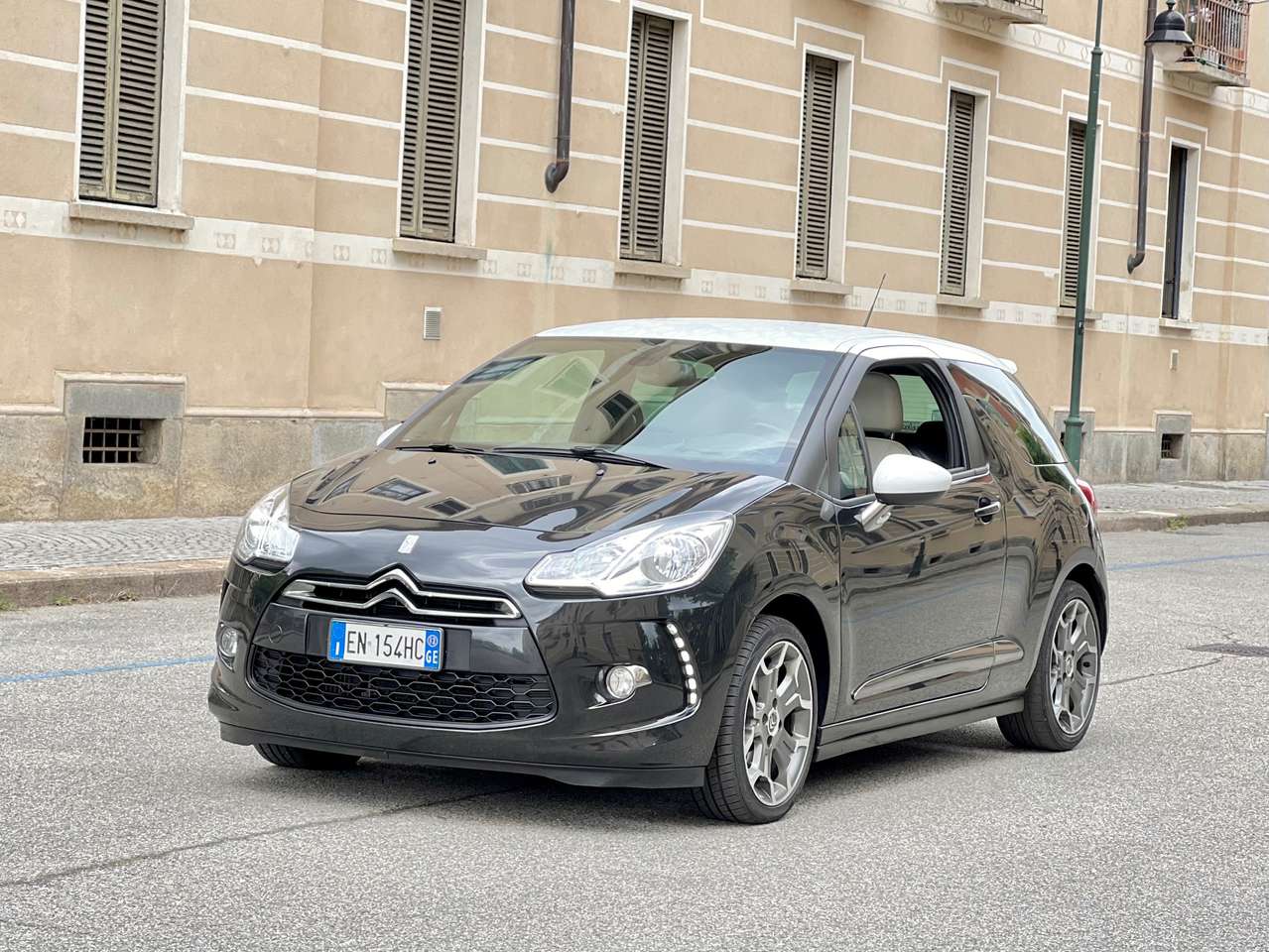 Citroen DS3 1.6 e-HDi 92cv airdream Ultra Prestige "EDIZIONE SPECIALE-UFFICIALE ITALIA-PELLE NAPPA CLUB BI COLORE-NAVI-LED-BLUETOOTH"