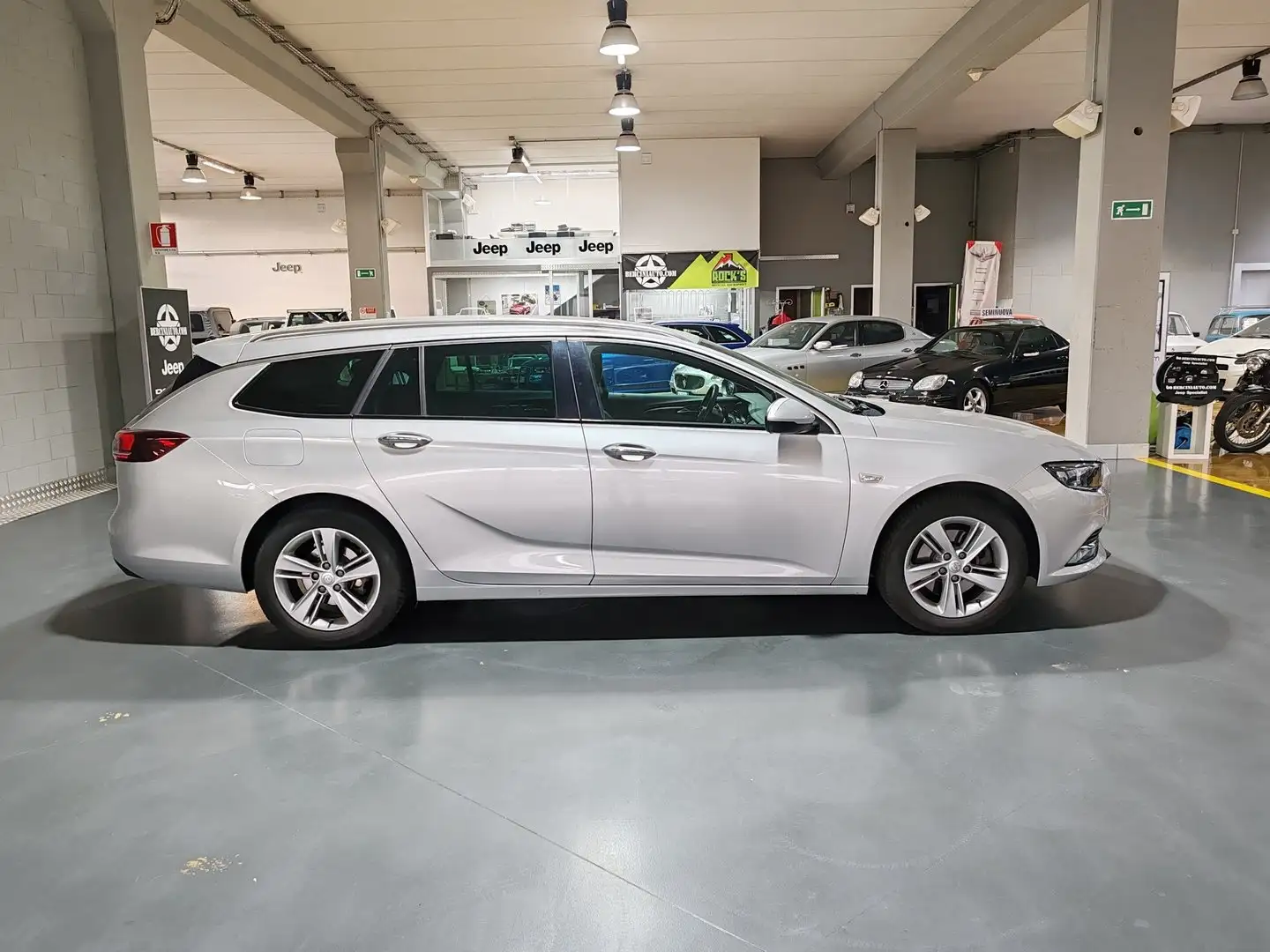Opel Insignia Insignia Sports Tourer 1.6 AUTO-82.000km- SW Argento - 1