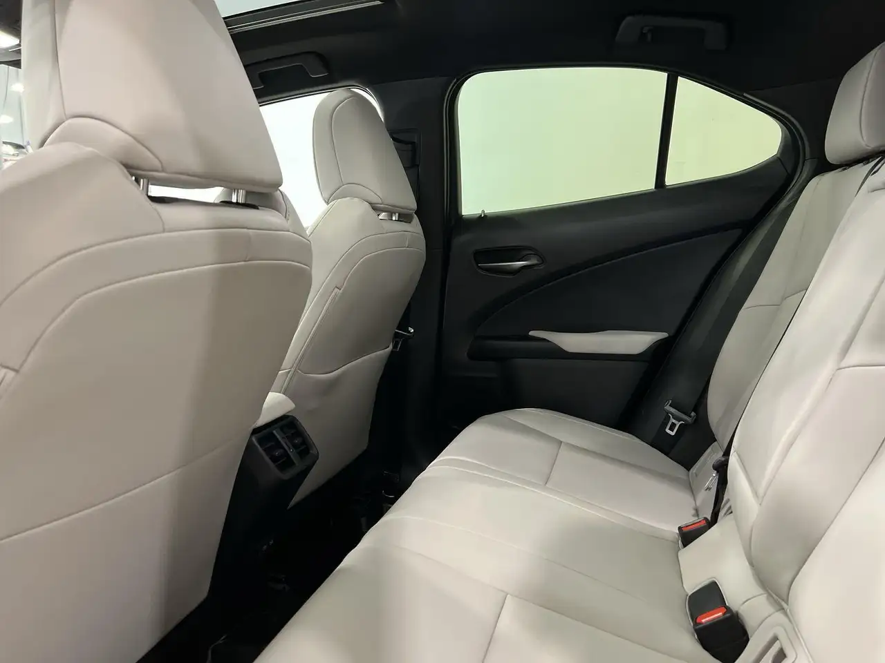Lexus UX photo Lexus UX