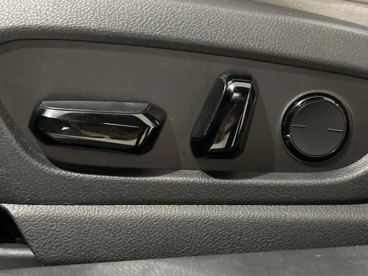 Lexus UX photo Lexus UX